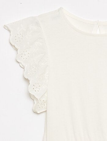 Vestido de punto con mangas cortas en bordado inglés