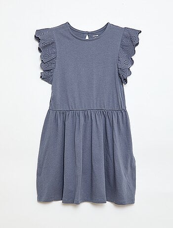 Vestido de punto con mangas cortas en bordado inglés