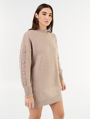 Vestido de punto corto con mangas abotonadas