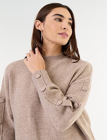 Vestido de punto corto con mangas abotonadas