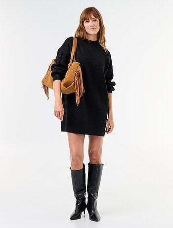 Vestido de punto corto con mangas abotonadas