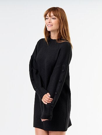 Vestido de punto corto con mangas abotonadas