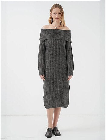 Vestido de punto extragrande con hombros descubiertos de bdart