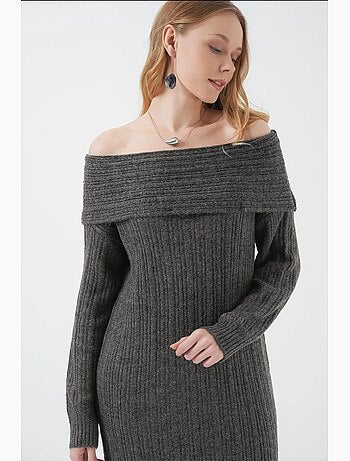 Vestido de punto extragrande con hombros descubiertos de bdart