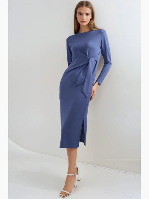 Vestido de punto midi con cuello redondo hiccup - Kiabi Vestido de punto midi con cuello redondo hiccup - Kiabi