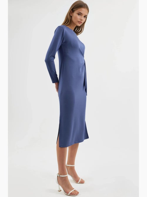 Vestido de punto midi con cuello redondo hiccup - Kiabi Vestido de punto midi con cuello redondo hiccup - Kiabi