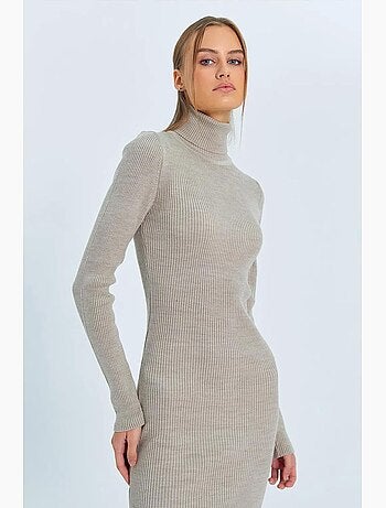Vestido de punto midi de cuello alto y corte entallado con abertura de mixray
