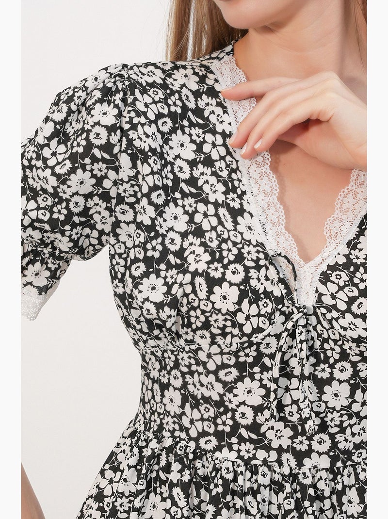 Vestido de punto midi de línea a con cuello de pico y flores bdart Negro Blanco - Kiabi