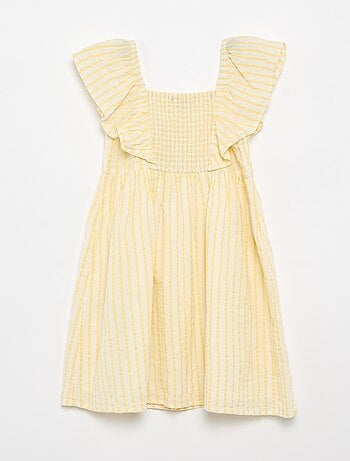 Vestido de rayas amarillas y mangas con volantes