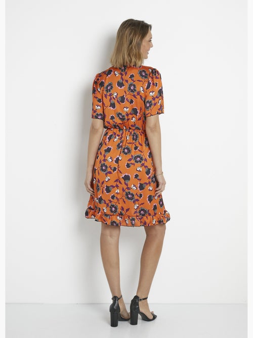 Vestido de satén con flores y mangas de mariposa - Afibel - Kiabi Vestido de satén con flores y mangas de mariposa - Afibel - Kiabi
