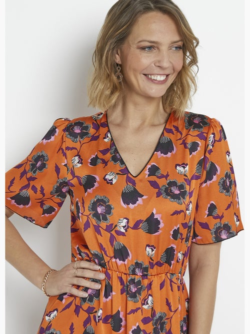 Vestido de satén con flores y mangas de mariposa - Afibel - Kiabi Vestido de satén con flores y mangas de mariposa - Afibel - Kiabi