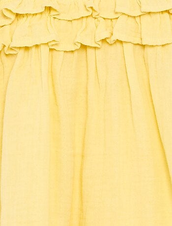 Vestido de tirantes con nido de abeja y volantes