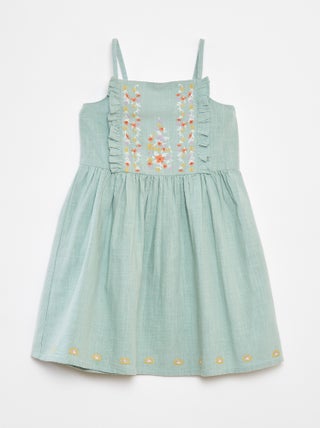 Vestido de urdimbre y trama con bordados
