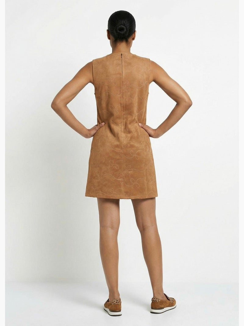 Vestido estilo pechera de ante bordado con cuello redondo - Afibel Camel - Kiabi