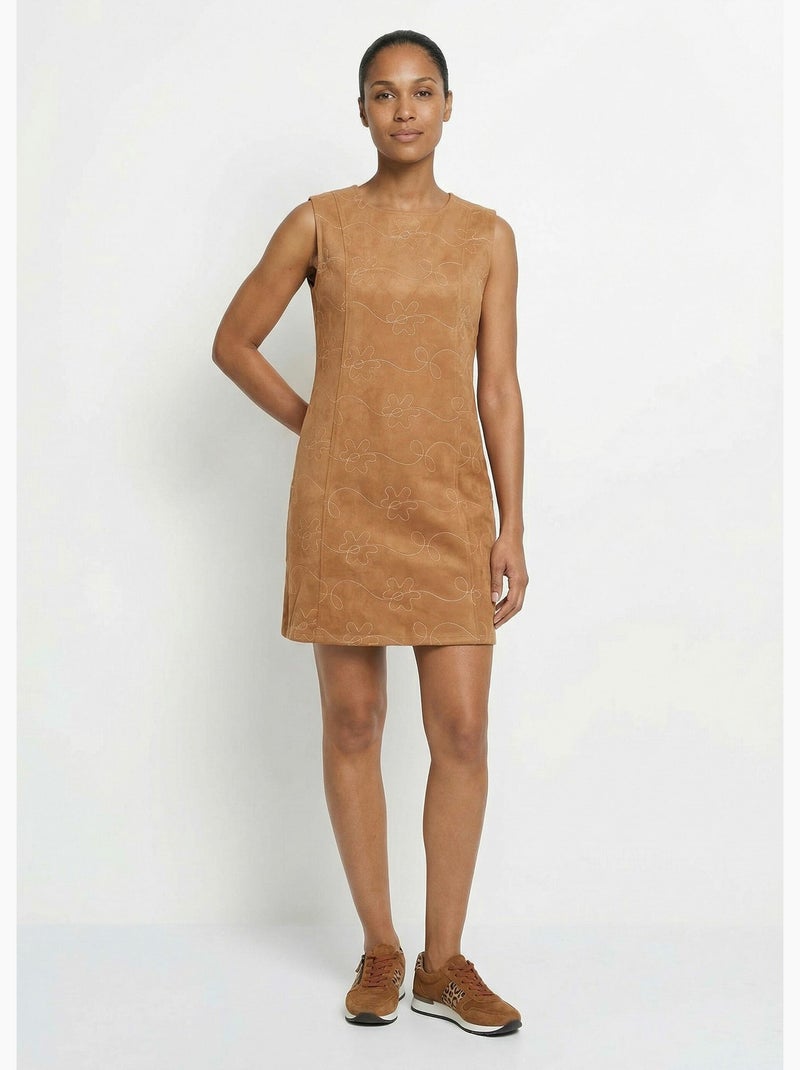 Vestido estilo pechera de ante bordado con cuello redondo - Afibel Camel - Kiabi