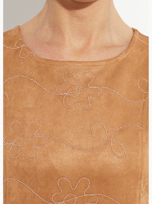 Vestido estilo pechera de ante bordado con cuello redondo - Afibel - Kiabi
