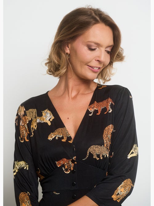 Vestido fluido con cuello de pico y estampado animal - AFIBEL - Kiabi