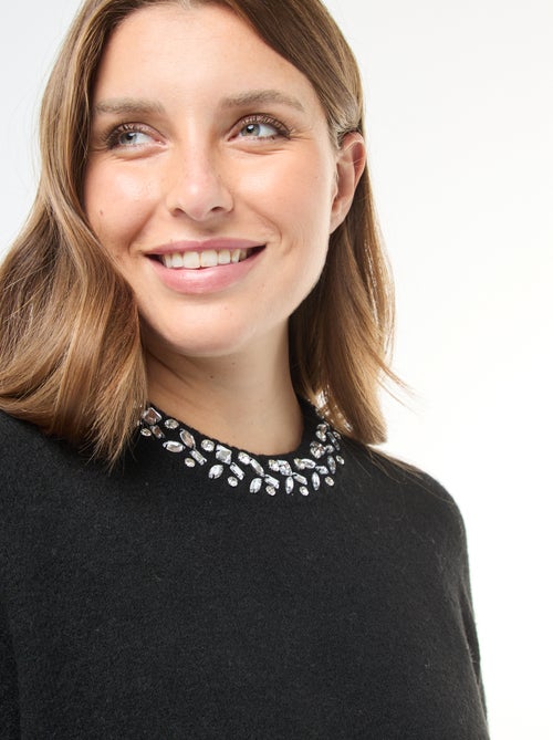 Vestido jersey de punto grueso con strass en el cuello - Kiabi