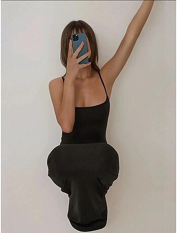 Vestido largo ajustado con cuello cuadrado