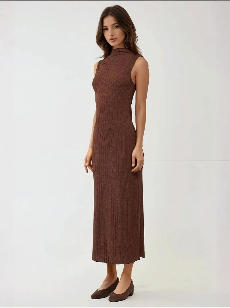 Vestido largo ajustado con cuello halter texturizado Marrón - Kiabi