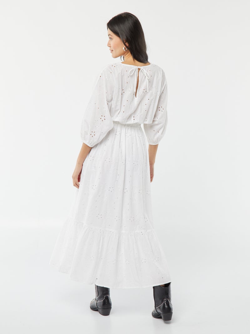 Vestido largo con bordado inglés y volante en el bajo BLANCO - Kiabi