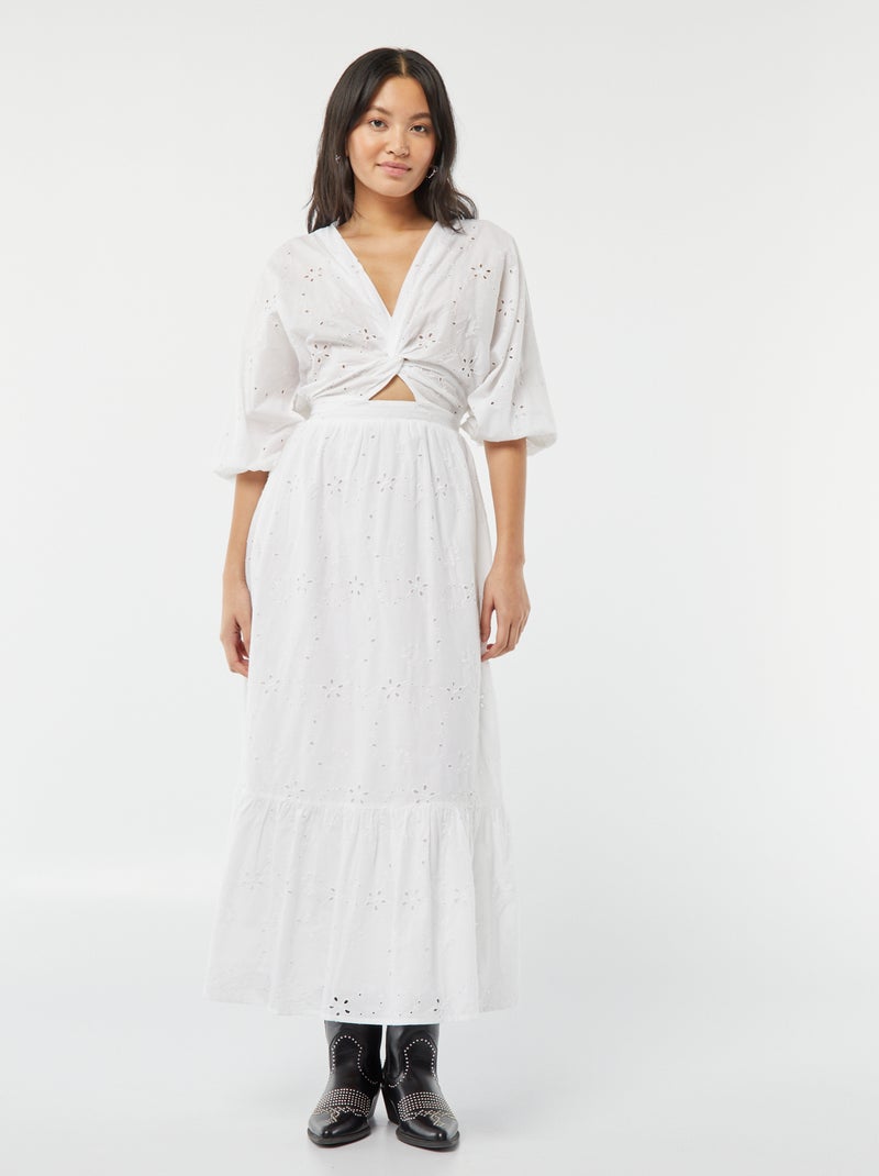 Vestido largo con bordado inglés y volante en el bajo BLANCO - Kiabi