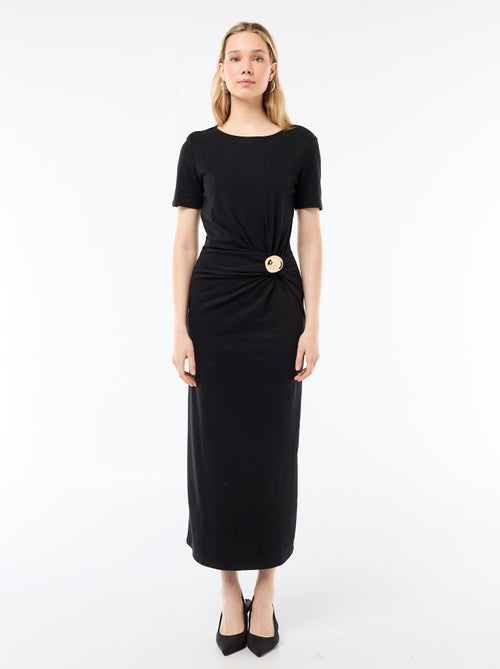 Vestido largo con corte drapeado y detalle de joya - Kiabi