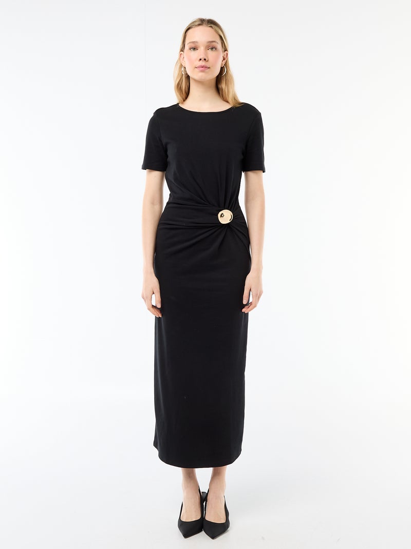 Vestido largo con corte drapeado y detalle de joya Negro - Kiabi