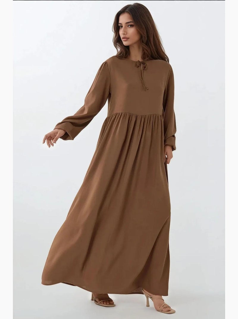 Vestido largo con corte en a y cuello redondo hiccup Marrón - Kiabi