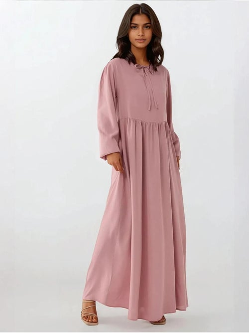 Vestido largo con corte en a y cuello redondo hiccup - Kiabi Vestido largo con corte en a y cuello redondo hiccup - Kiabi