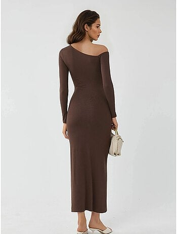 Vestido largo con cuello asimétrico y detalle de volante busem