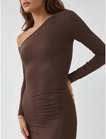 Vestido largo con cuello asimétrico y detalle de volante busem