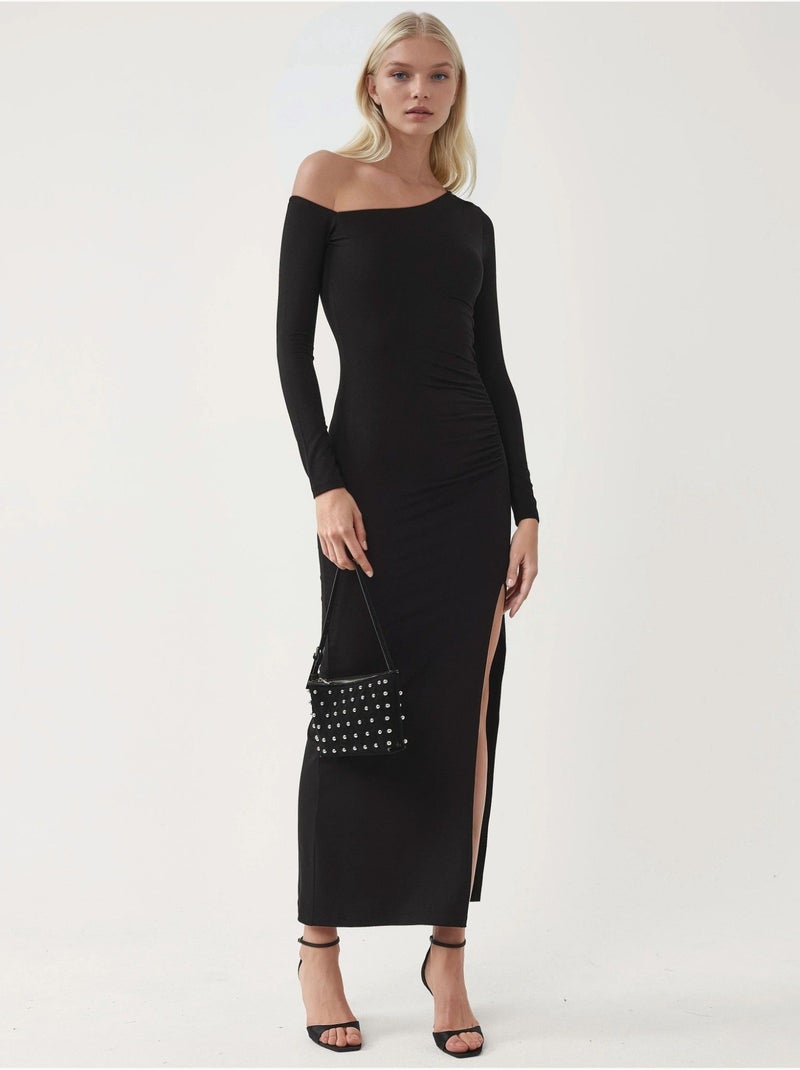 Vestido largo con cuello asimétrico y detalle de volante busem Negro - Kiabi