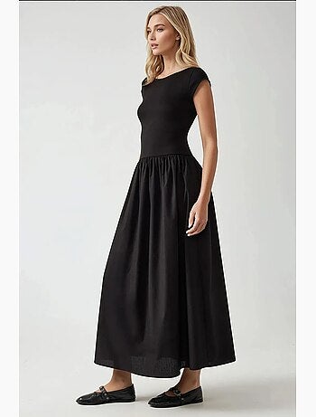 Vestido largo con cuello barco y corte en A