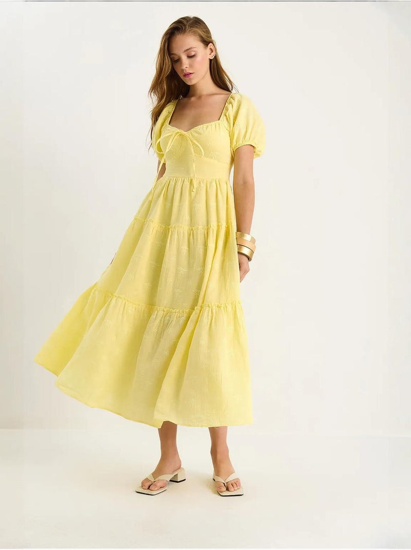 Vestido largo con cuello de corazón bordado lucci Amarillo limón - Kiabi