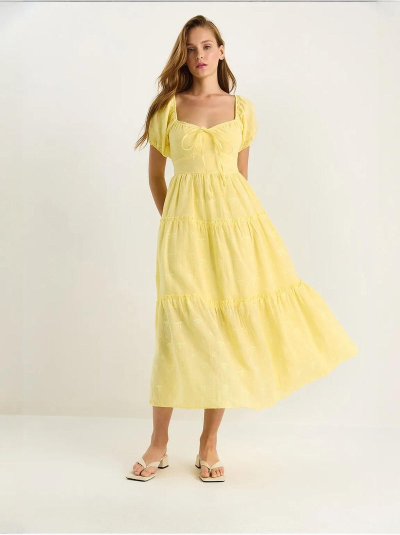 Vestido largo con cuello de corazón bordado lucci Amarillo limón - Kiabi