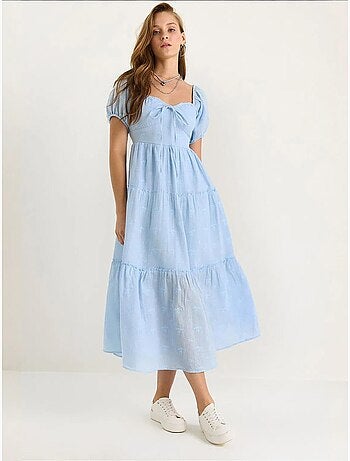 Vestido largo con cuello de corazón bordado lucci