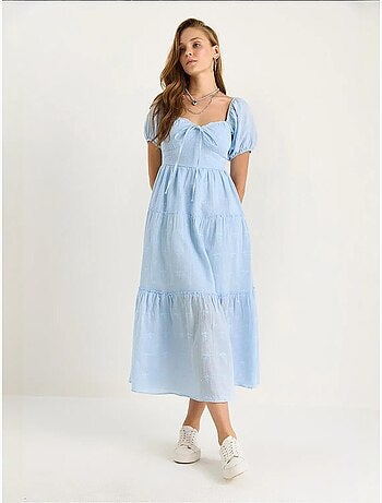 Vestido largo con cuello de corazón bordado lucci