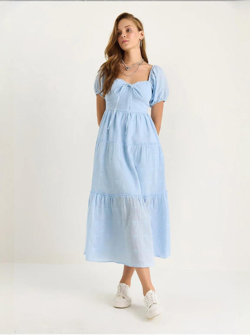 Vestido largo con cuello de corazón bordado lucci Azul cielo - Kiabi