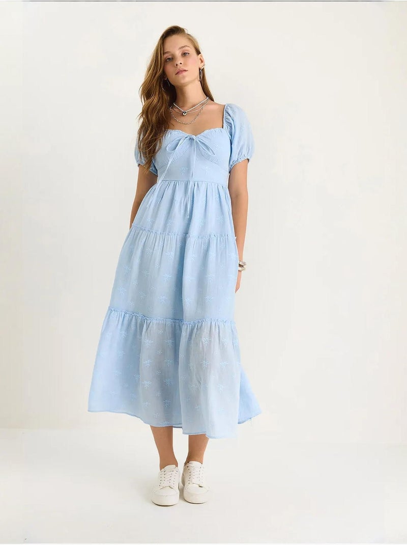Vestido largo con cuello de corazón bordado lucci Azul cielo - Kiabi