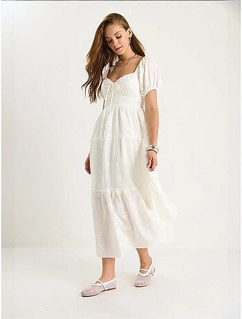 Vestido largo con cuello de corazón bordado lucci