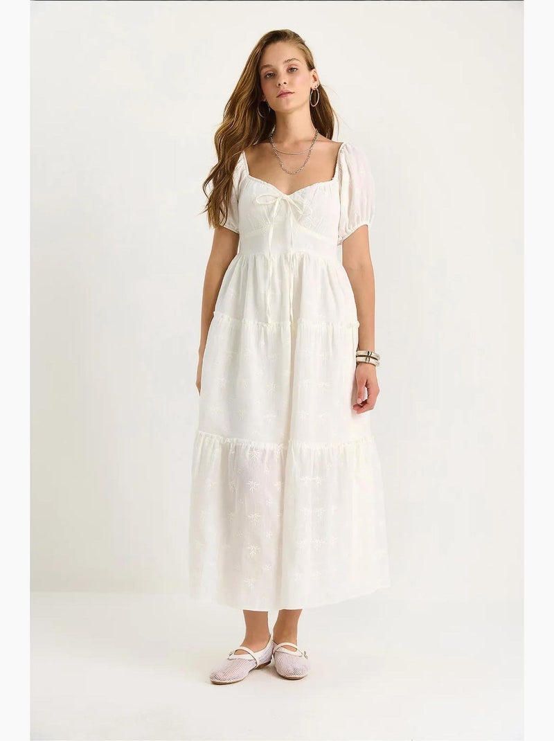 Vestido largo con cuello de corazón bordado lucci Blanco - Kiabi