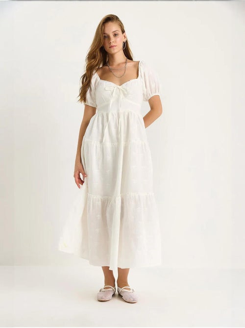 Vestido largo con cuello de corazón bordado lucci - Kiabi