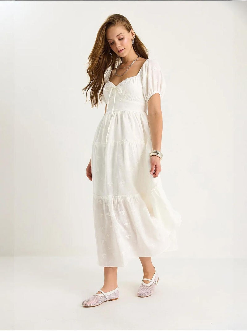 Vestido largo con cuello de corazón bordado lucci Blanco - Kiabi
