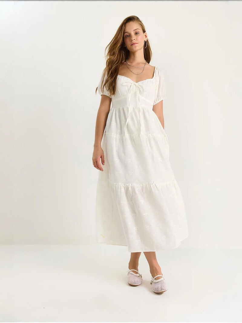 Vestido largo con cuello de corazón bordado lucci Blanco - Kiabi