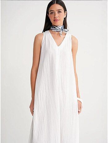 Vestido largo con cuello en v y tela seersucker mixray
