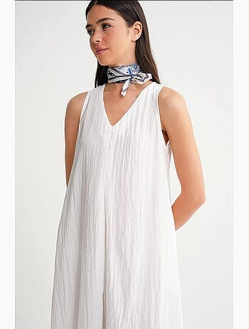 Vestido largo con cuello en v y tela seersucker mixray