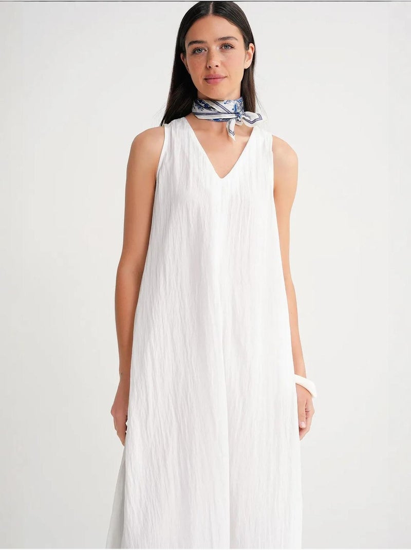 Vestido largo con cuello en v y tela seersucker mixray Blanco - Kiabi