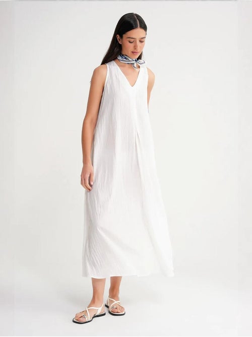 Vestido largo con cuello en v y tela seersucker mixray - Kiabi Vestido largo con cuello en v y tela seersucker mixray - Kiabi