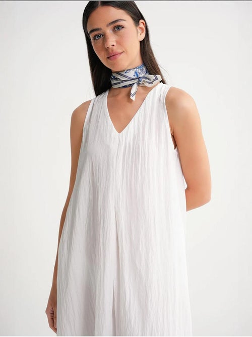 Vestido largo con cuello en v y tela seersucker mixray - Kiabi Vestido largo con cuello en v y tela seersucker mixray - Kiabi